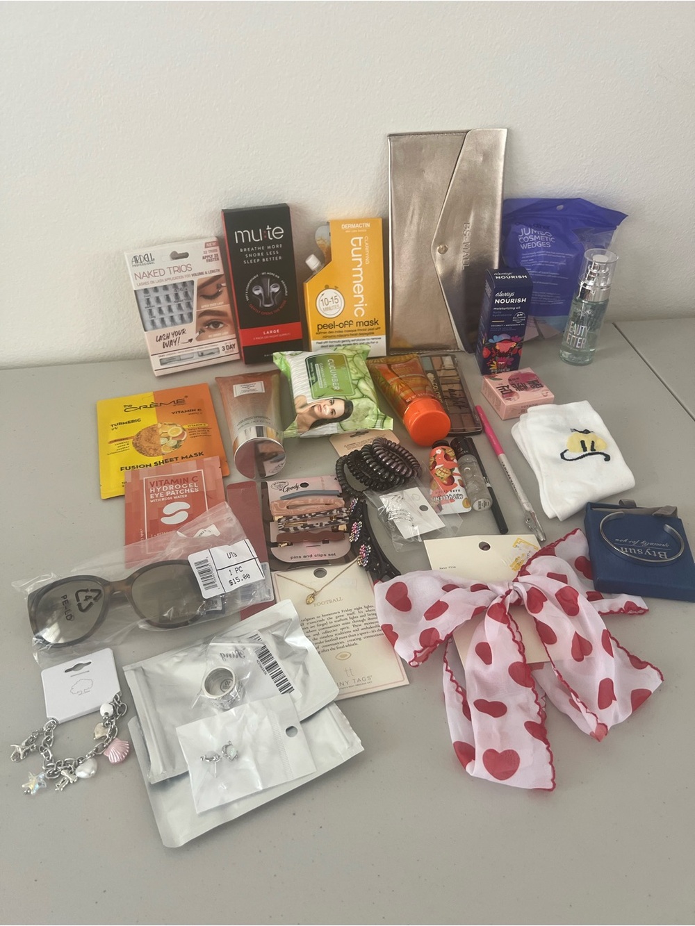 Box 8. Assorted Beauty & Accessories Bundle - Pink Heart hair bow Included